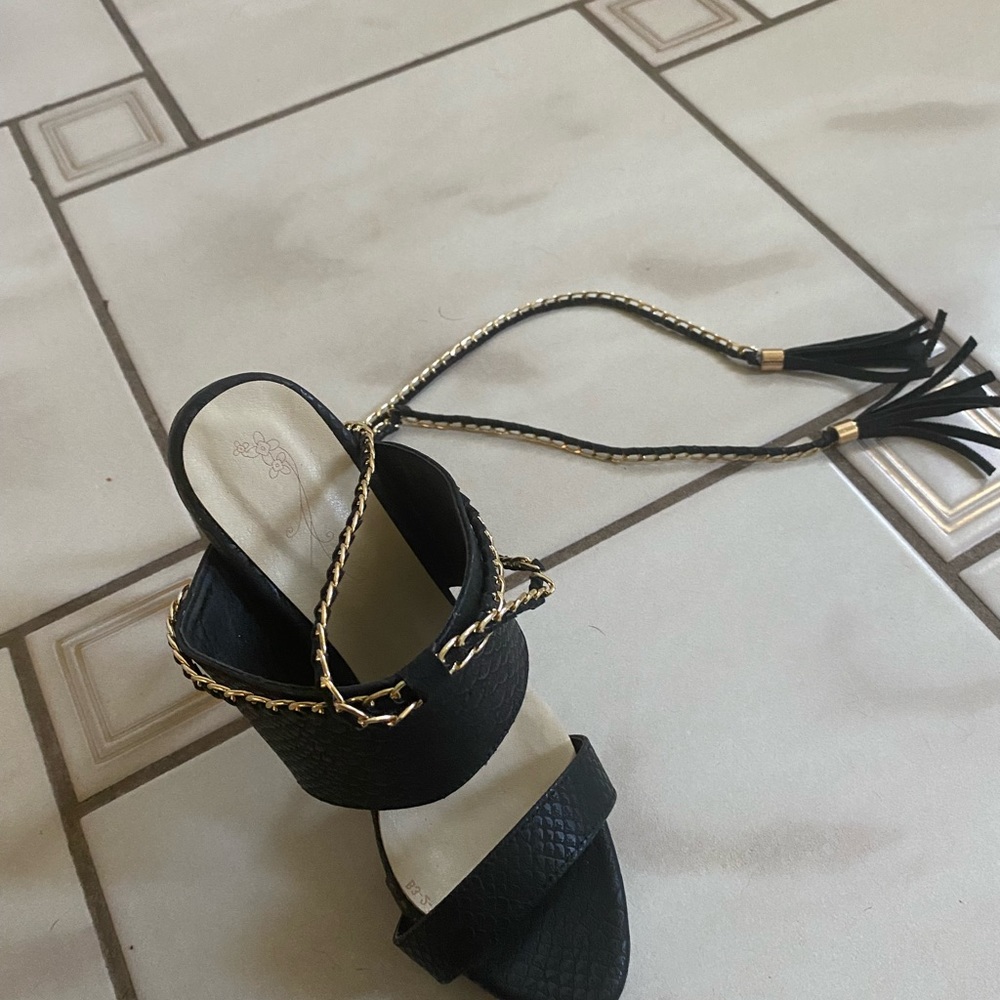 Black heels - Picture 7 of 12